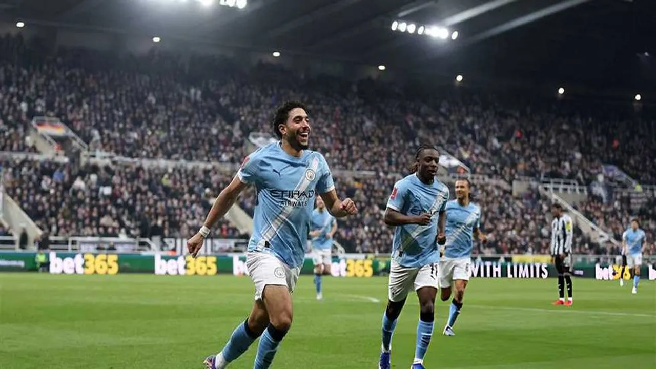 هل يشارك عمر مرموش في تشكيل مانشستر سيتي ضد وست هام الليلة؟